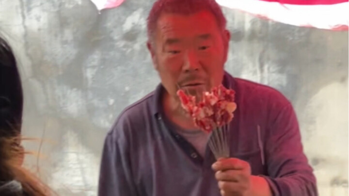 Vào Zibo để ăn thịt nướng mở ra bản đồ mới? Ông chú: Nướng không hết, hoàn toàn không thể nướng hết 