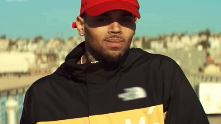 How smooth are Chris Brown's dance moves? ! !