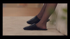 Heejoo's slippers look very comfortable and non-slip! I just think they are a bit ugly, hahaha (pers