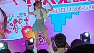 在 商 场 跳 舞