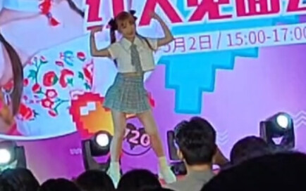 在 商 场 跳 舞