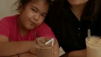 mamah nya satu anak nya tiga 😂😂