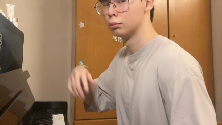 How to Pretend to Be a Piano Pro in Front of Relatives