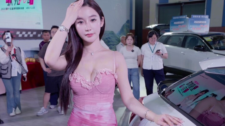 Triển lãm ô tô Quý Dương sôi động liên tục
