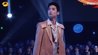 李响周深跳舞的月光每次李响跳舞，我都以为他会变成仙子飞走