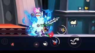 Game Tom and Jerry Mobile: Jian Jie cần phải chiến đấu tốt bằng cách di chuyển xa gần
