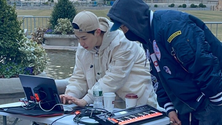 [Henry Lau] 220329 Street snap from a show recording in New York, USA—looking great! Don’t worry too