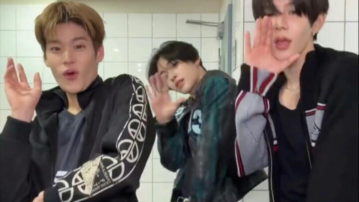 วันหยุดพักผ่อน อาจารย์กับศิษย์จับมือกันพลัดเข้าไปในถ้ำปั้นสี