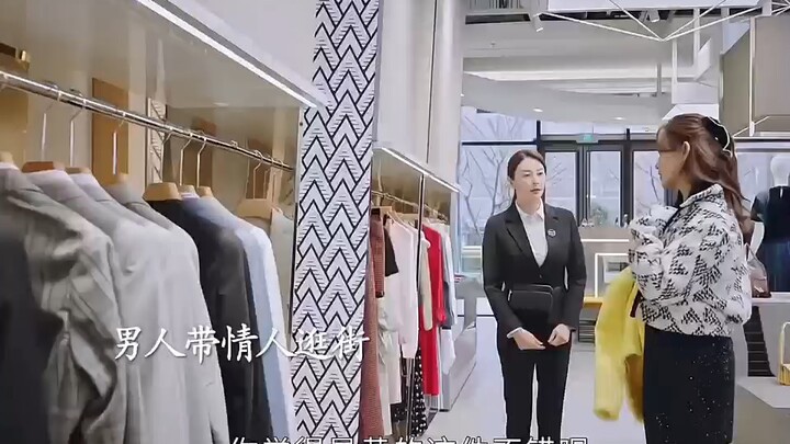 The guy pretending to be Xiao S actually looked down on the salesgirl—only to have the real wife sho