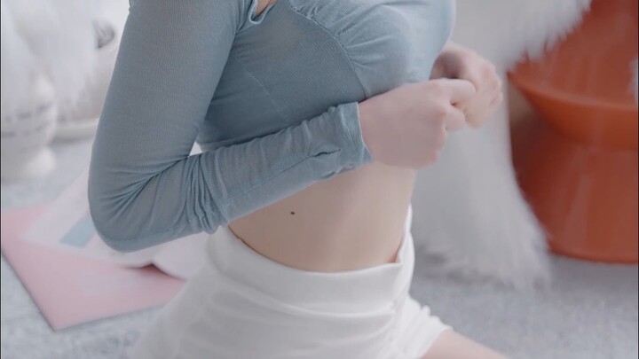 HeeSol's waist-baring pure desire style outfit