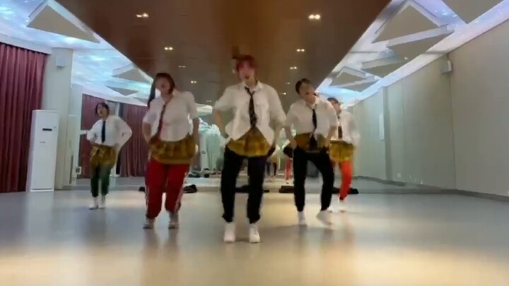 Bad Girls' High School set a super novel concept for the cover dance! You never thought these KPOP s