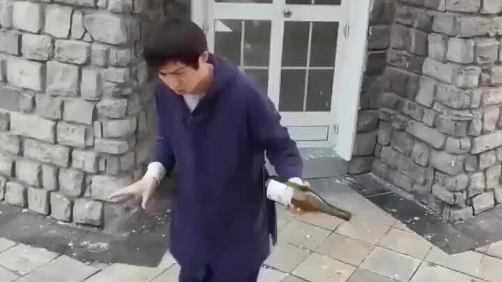 瓶子有自己的想法[允悲]