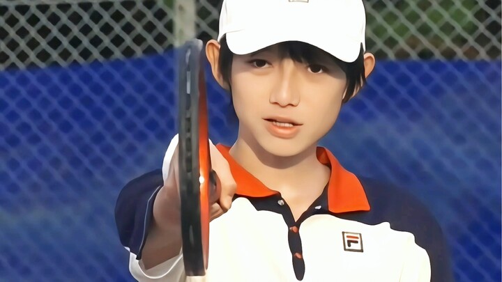 Làm ơn đi~ Ai mà chưa xem phiên bản người thật của Echizen Ryoma vậy 😏 Nhanh đi xem ngay cho tôi đi 