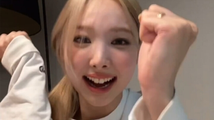 مومو: لن أفتح VLIVE هذا العام.