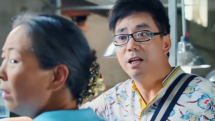 Ông chú keo kiệt chê cá sống đắt, nhân lúc ông chủ không để ý liền dùng gậy đập cho cá ngất xỉu: lần