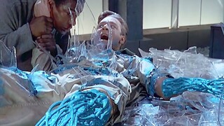 小伙拥有不死之身，无论受伤多严重，碰到玻璃就能瞬间修复