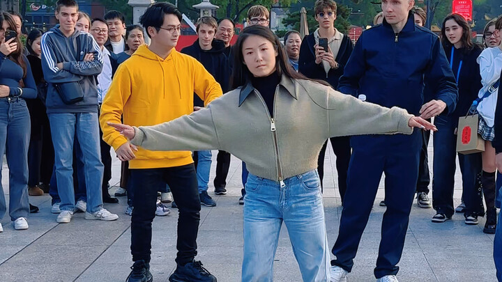 Recognized by a French student in Xi’an—let’s experience the magic of dance together!