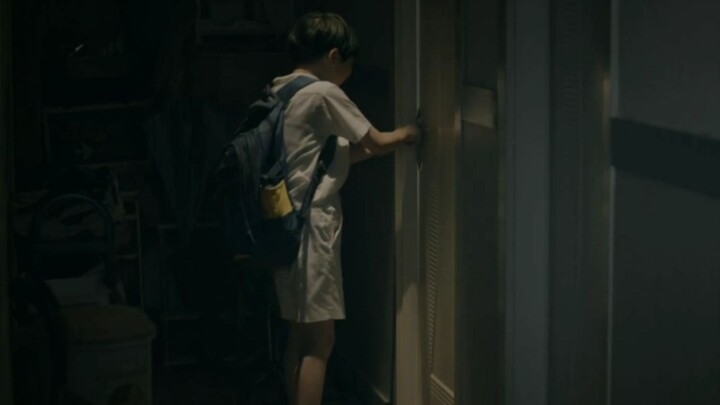 [หนังจีน] เกิดอะไรขึ้นทำไมผู้หญิงคนนี้ต้องร้องไห้และไม่ให้เด็กเข้ามา