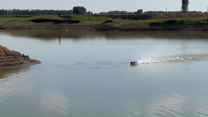 Suchiyu RC car, a compilation of footage of its mishandling on water