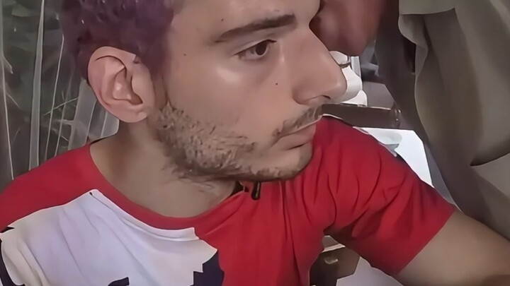 The streamer received a gang threat while taking an order—so scary!