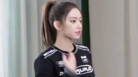 Cheng Xiao is practicing dance!