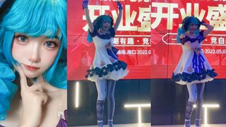 حتى العروض التجارية لـ "فتاة المقص" يمكن أن تحظى بمقاطع مباشرة! لكن ابتسامتك هي الأكثر جاذبية على أي