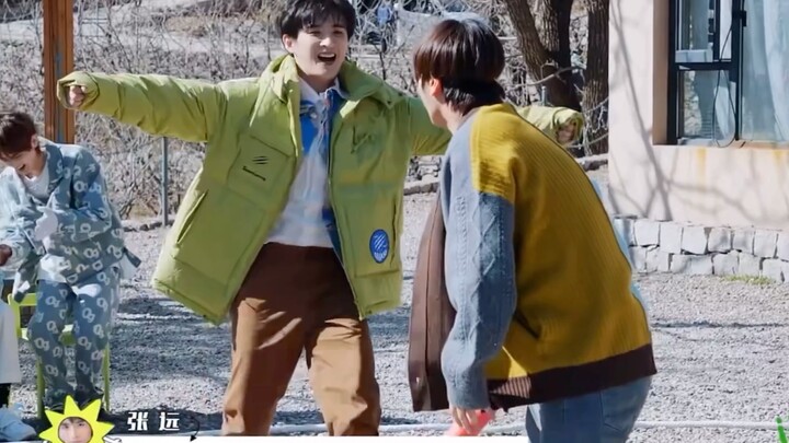 [Shan Gao Lu Yuan] I just love their hugs—she’s practically clinging to him, so heartwarming!
