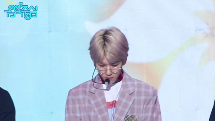 [Baekhyun] 180421 “Flower Sunday” Official Divine Vertical Live Cam: Glasses Kiss Scene, Absolutely 