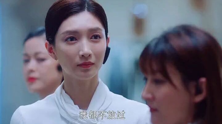 This video teaches us: Never underestimate any old lady buying groceries.