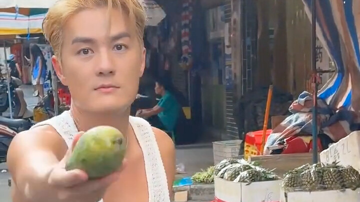 บังเอิญเจออู๋เค่อฉวินขี่สกู๊ตเตอร์ไฟฟ้าที่กว่างซี แถมยังให้ผลไม้กับฉันด้วย หล่อมาก ดูเป็นคนติดดินสุด