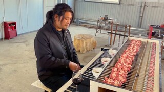 "The Greatest Handicraft" yang kocak, dibawakan dengan penuh semangat oleh Geng Geng, dengan tingkat