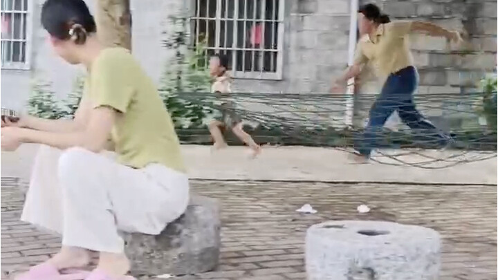 Kini masa kecilku jadi lengkap—sudah tersertifikasi secara resmi oleh Asosiasi Masa Kecil Tahun 70-a