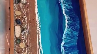 شربت السحابة البيضاء كأسًا من النبيذ سرًا على سطح منزلي، ثم تحولت إلى غروب الشمس، عمل فني جميل بشكل 