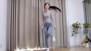 女老师狂跳“凌波微步”，这才是真正鬼步