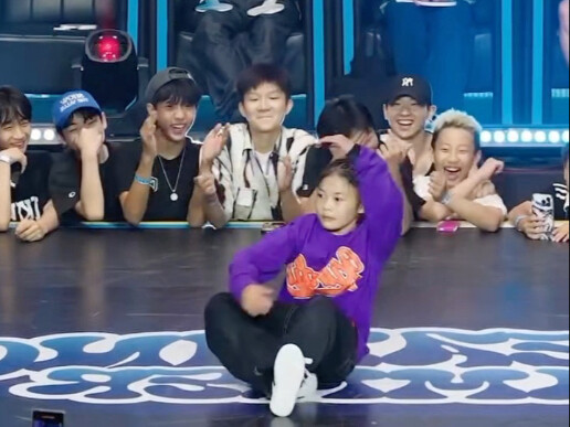 The Chinese street dance girl blew away the whole audience with her first move at the beginning, so 