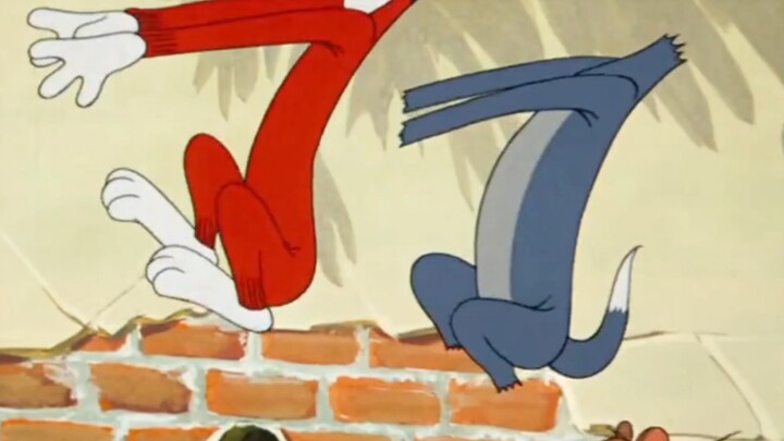 Tom was so scared that he was separated from his family.