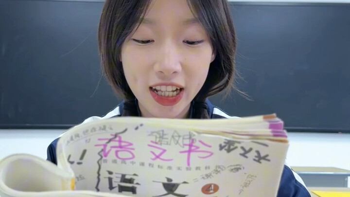 Hehe, being seated next to the class valedictorian isn’t quite how I imagined it.