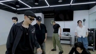 ATEEZ "Lemon Drop" Dance Practice