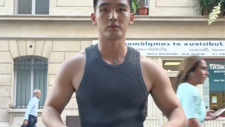 ท้าทายการสะพายกระเป๋าแบบหมุนเร็ว….ฮ่าๆๆ ของจำเป็นสำหรับเปิดเทอม!