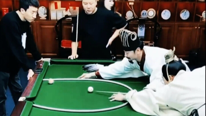 หลิวเป้ยเล่นบิลเลียด