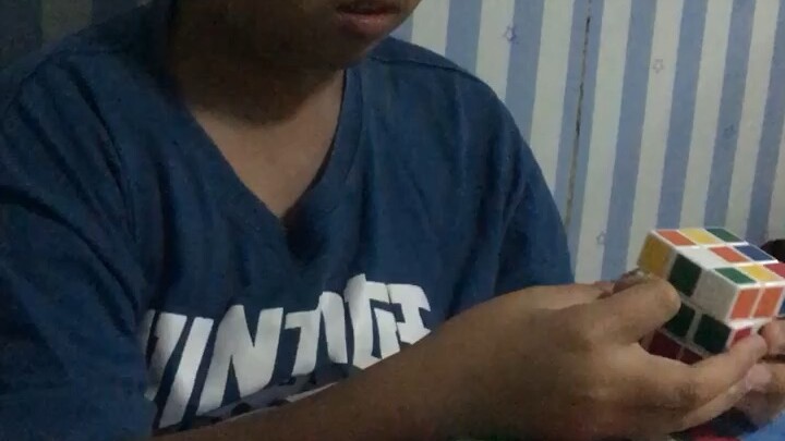 เล่นรูบิคกันครับ