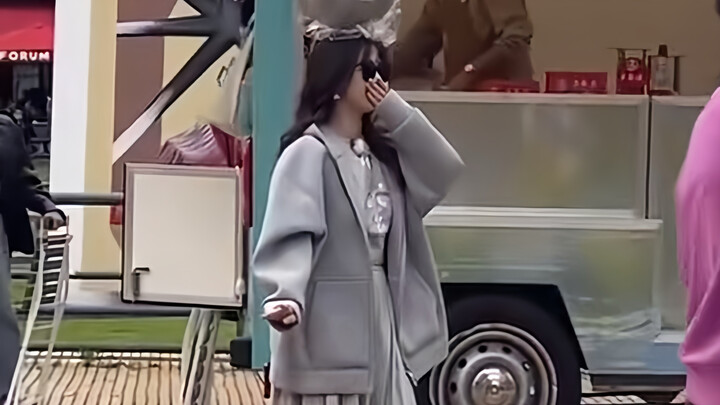 [Yu Shuxin] Haha, my baby finally managed to hold up the hot pot!