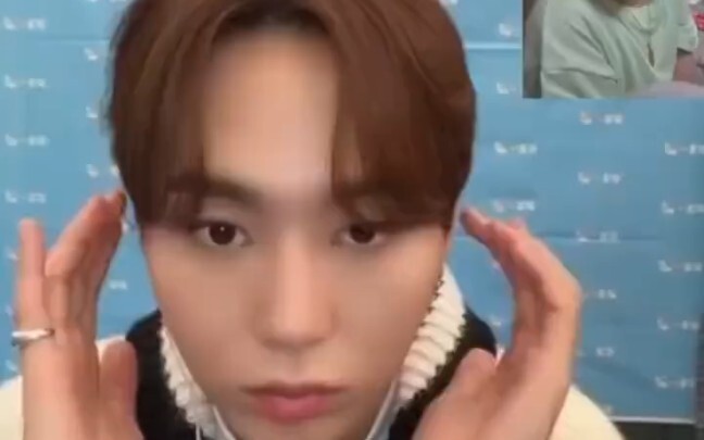 Seungkwan spotted his mini version of Boo—so cute, hahaha! #seventeen