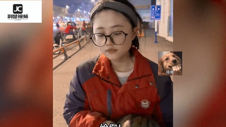 Anh trai lắm mồm gửi tiền sinh hoạt cho cô em gái lạnh lùng, kiểu ứng xử của hai anh em khiến ai cũn