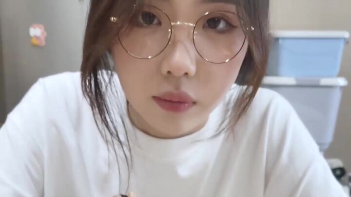 She probably won’t feel like eating “eight-treasure porridge” for a while…