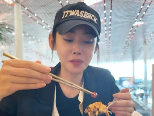 Pata, có muốn cùng nhau về không! Chạy qua chạy lại mệt quá #ThiềuTừHuyền
