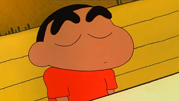 "Tia cực tím ở bãi biển mạnh quá. Nhìn Shin-chan rám nắng kìa. Trông cậu ấy như thể đã đi bộ xuyên c