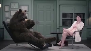 إعلان تايلاندي ساخر عن تبييض البشرة ههههه