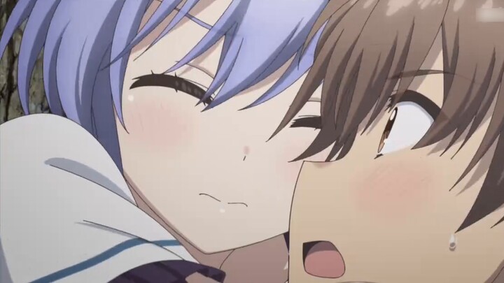 The male protagonist fell into the Shura field, and was accidentally seen by the white-haired man wh