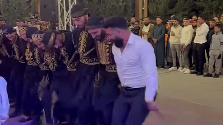 พี่ชายหนวดเต็มตัวกับแดนซ์ Dabke กลับมาอีกแล้ว!